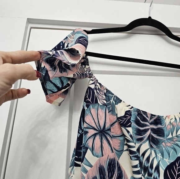 Charlotte Russe Teal Pink Ivory Tropical Floral Print Off the Shoulder Crop Top - Picture 4 of 8